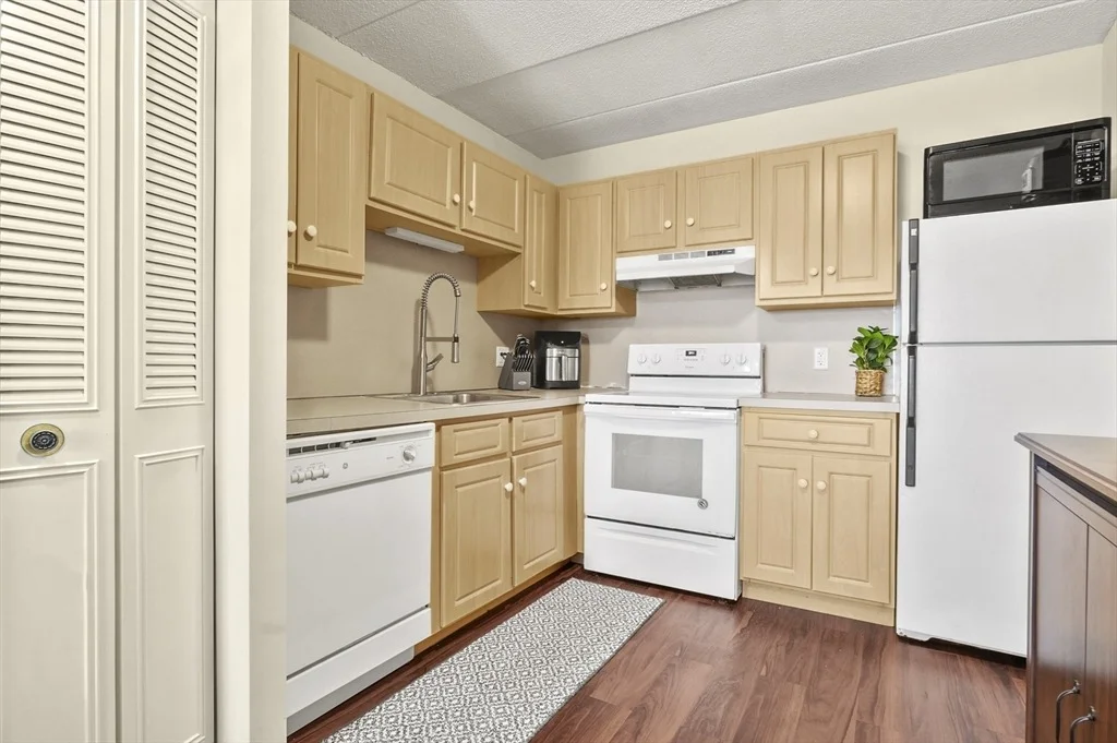 Photo of Unit 32 at 881 Broadway
