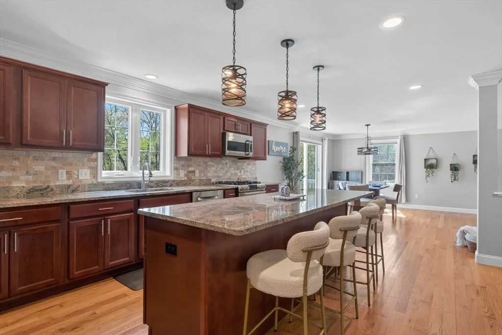 Photo of 219 River Rd