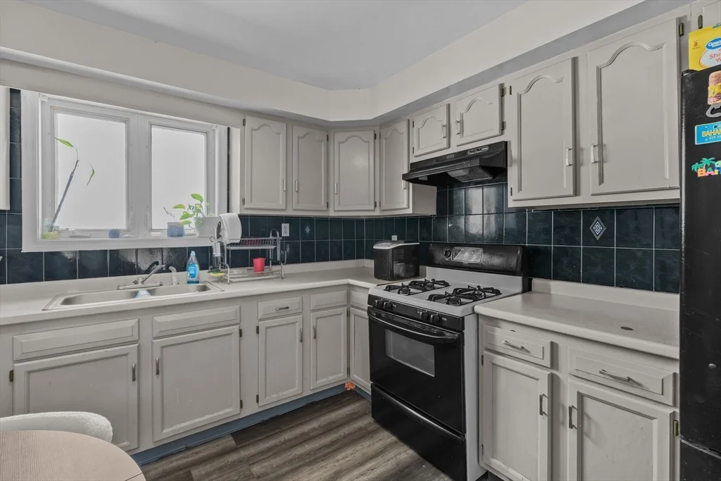 Photo of 554 Third St