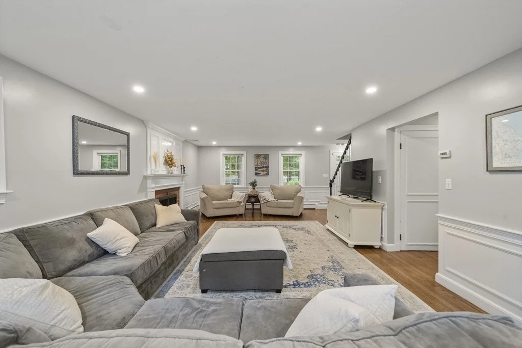 Photo of 595 Forest St