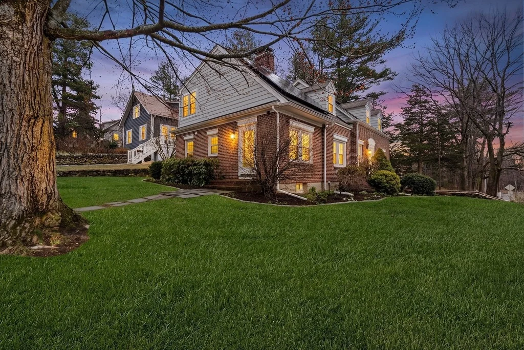 Photo of 535 Great Plain Ave