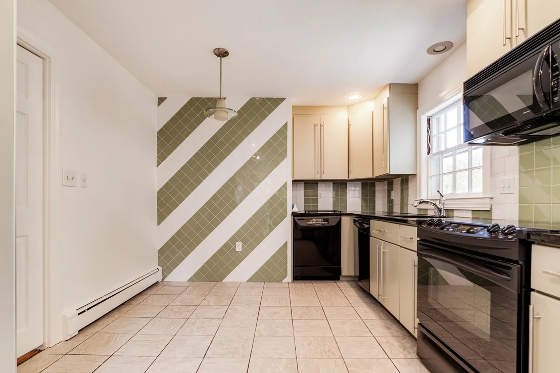 Photo of 77 Jordan Rd