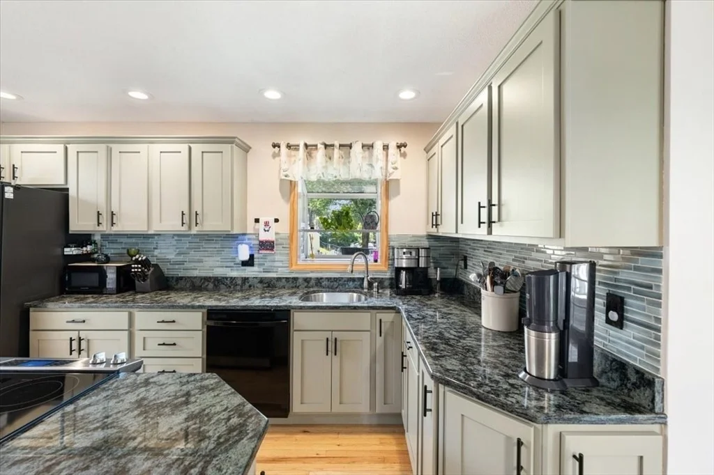 Photo of 472 Potter Rd.