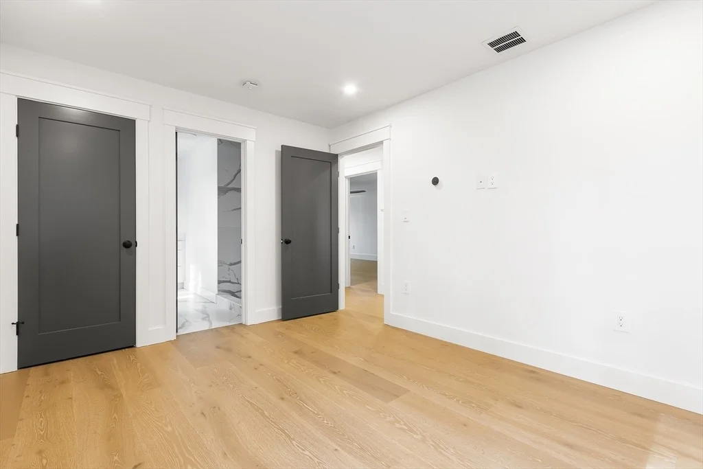 Photo of 242 Oak Street