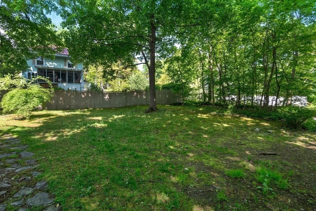 Photo of 1231 Pleasant St