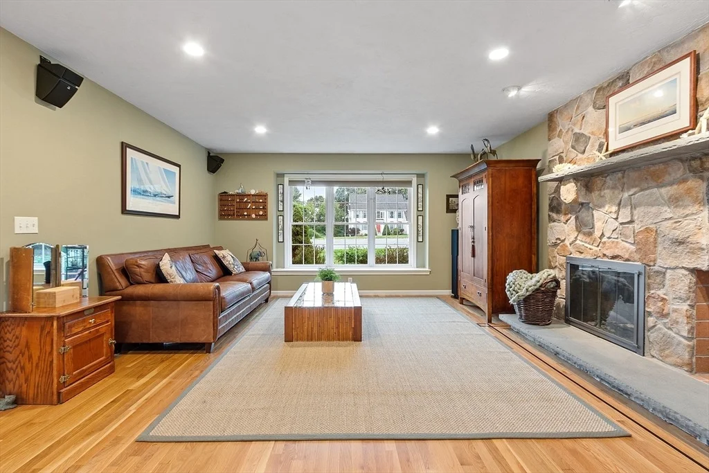 Photo of 6 Winterberry Ln