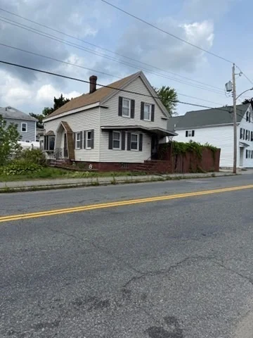 Photo of 438 Riverside St