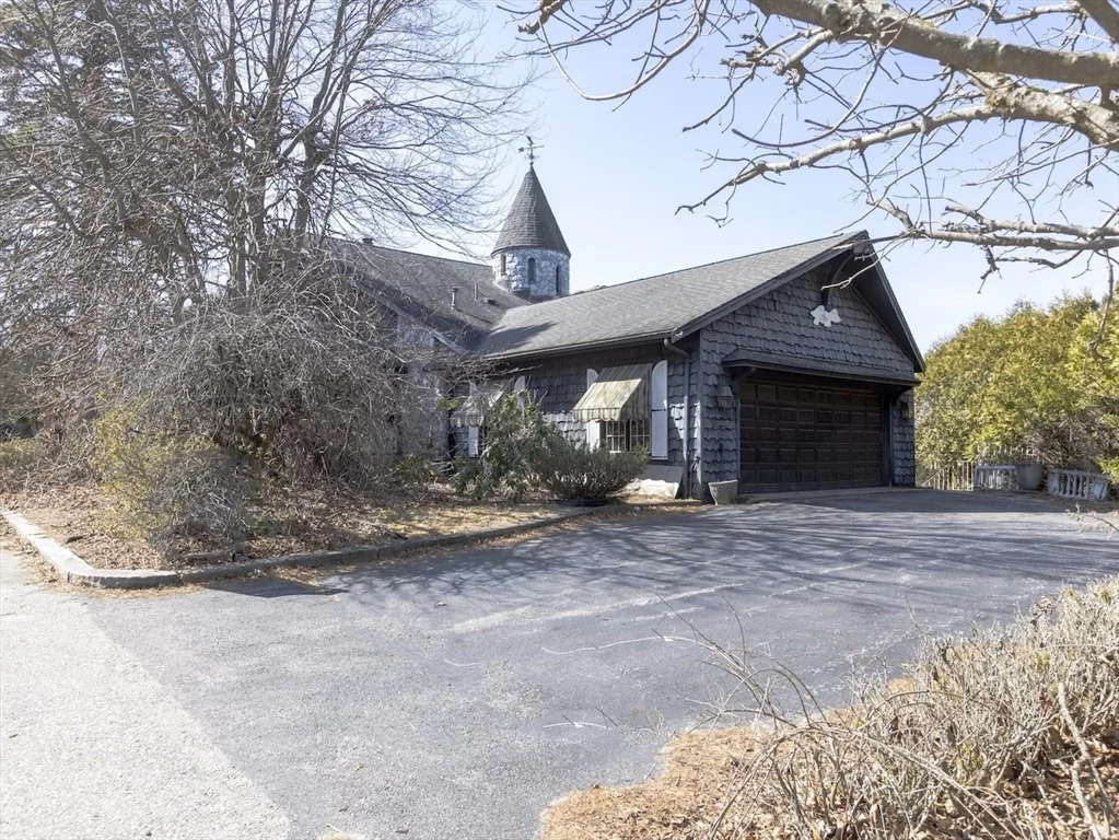 Photo of 233 Annette Ave