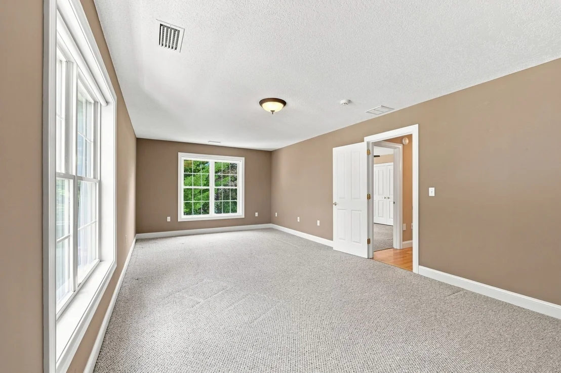Photo of 33 Caddyshack Dr