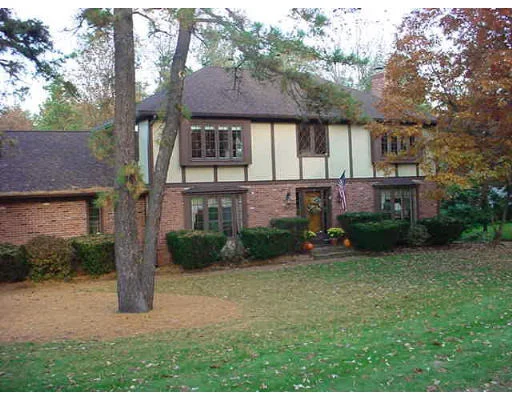 Photo of 607 Pinewood Drive
