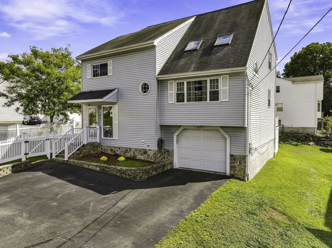 Photo of 102 Sunderland Rd