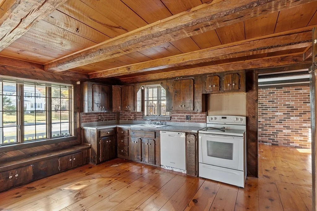 Photo of 583 W Broadway St