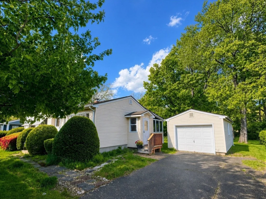 Photo of 194 Brookside Circle