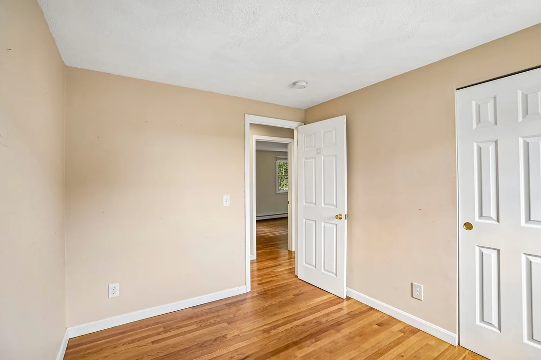 Photo of 7 Nirvana Dr