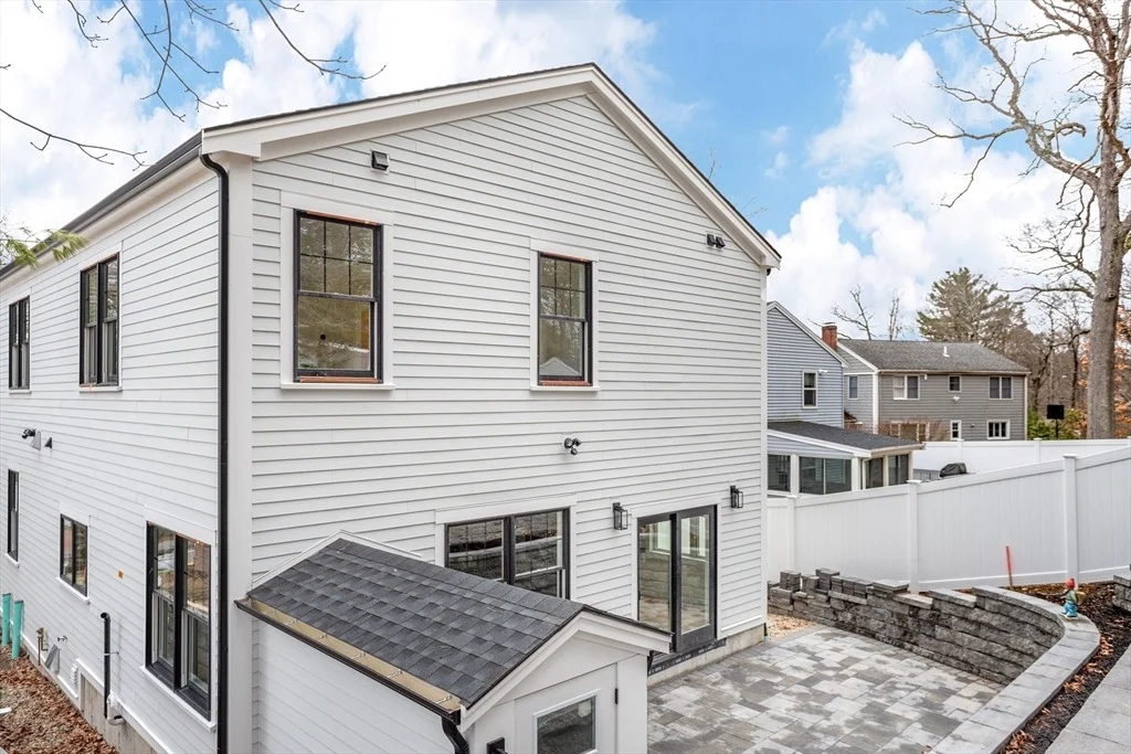 Photo of 383 Marrett
