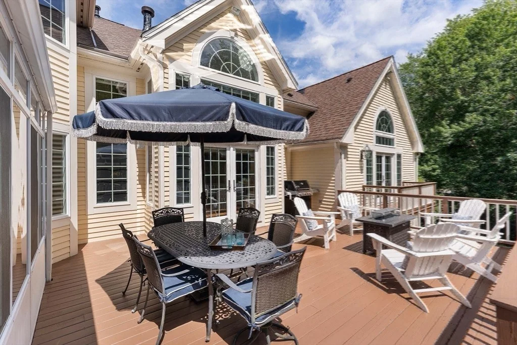 Photo of 8 Buttonwood Dr