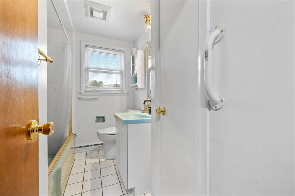 Photo of 18 Sterling Ave