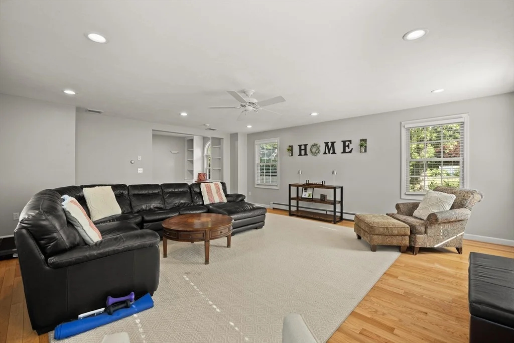 Photo of 8 Robinwood Dr