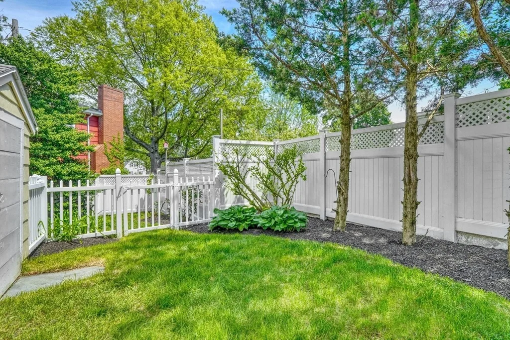Photo of 17 Old Brook Cir