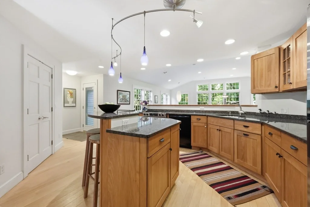 Photo of 77 Pleasantview Avenue