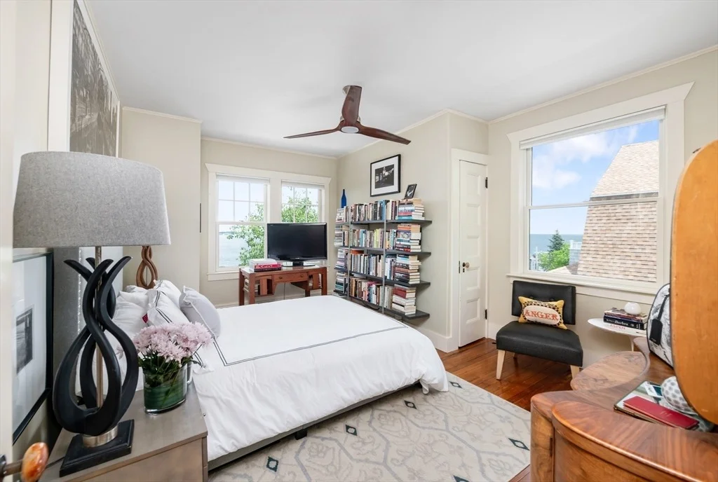 Photo of 46 Holbrook Ave