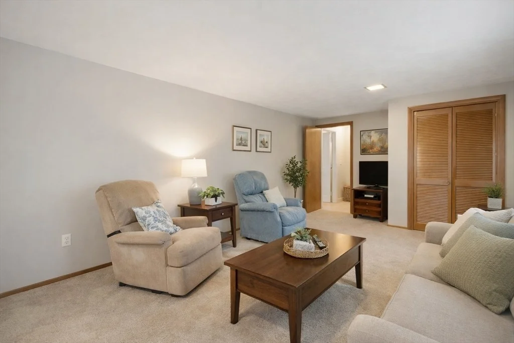 Photo of 46 Puritan Cir