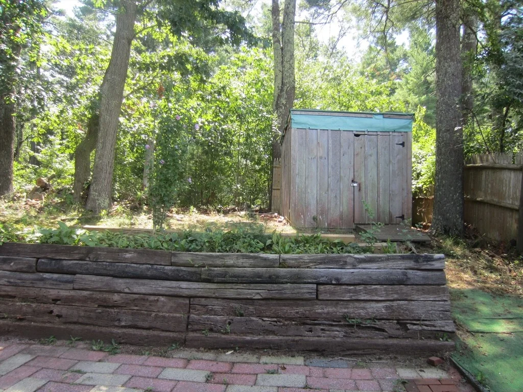 Photo of 8 Kristen Ln