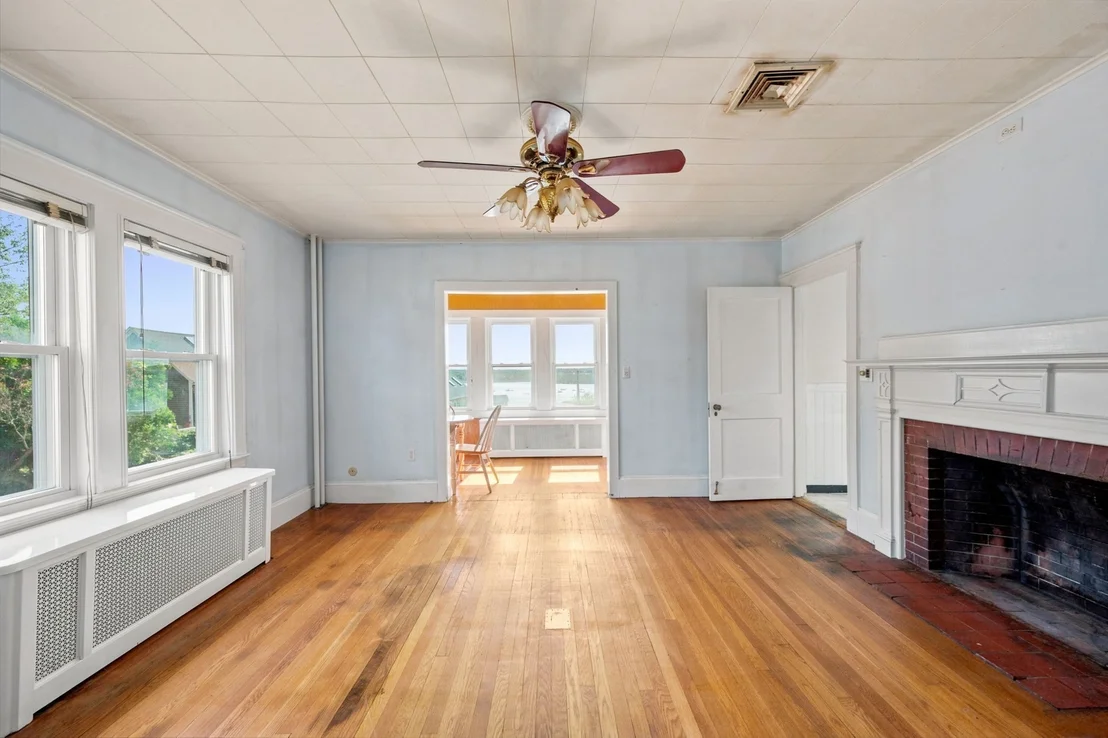 Photo of 28 Roosevelt Ave