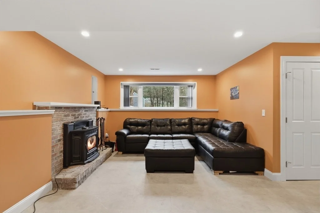 Photo of 8 Stoneybrook Drive