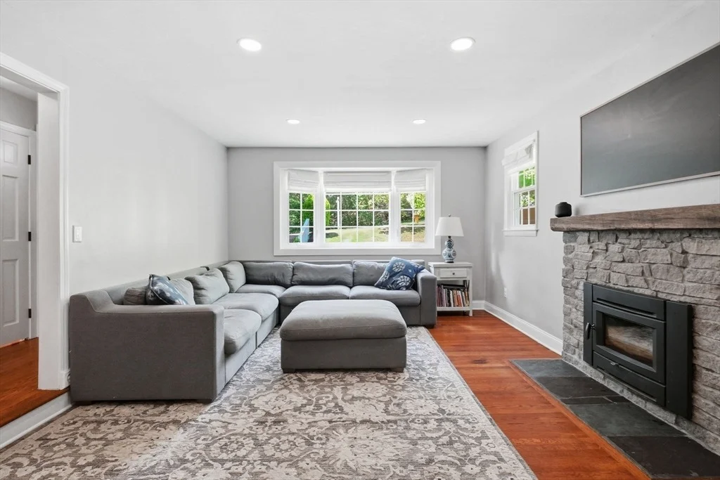 Photo of 5 Stanford Dr