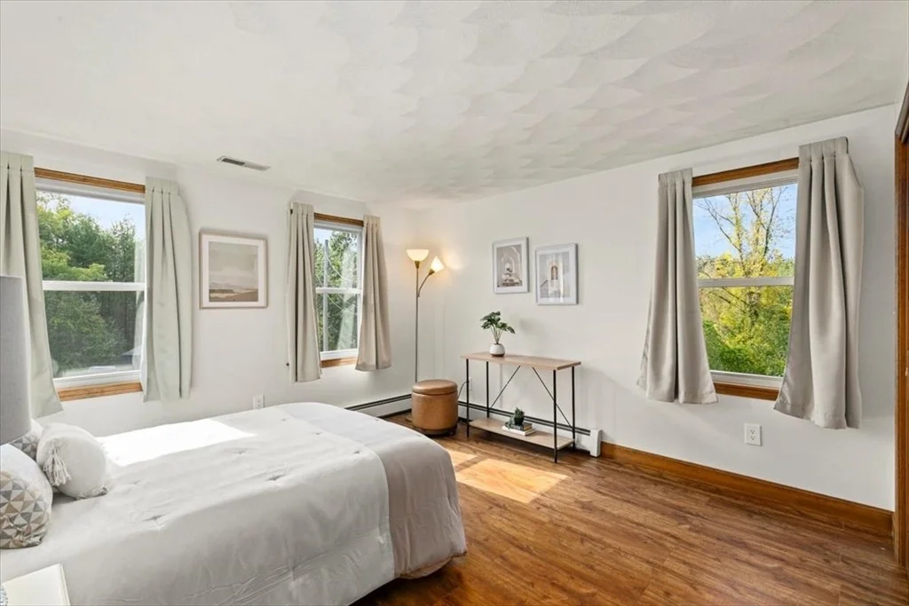 Photo of 480 Sharpners Pond Road