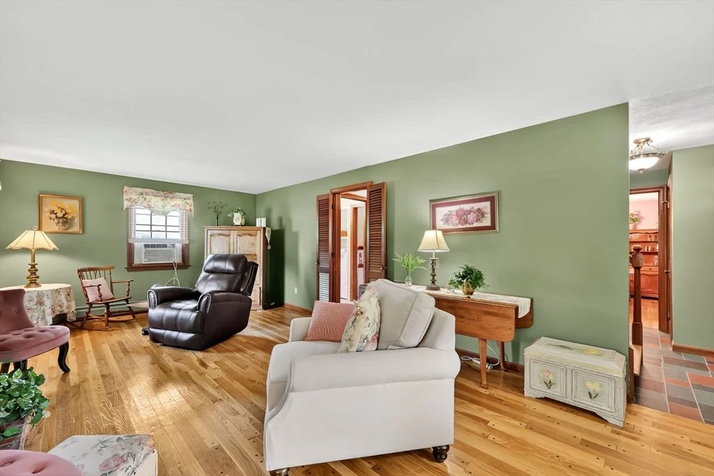 Photo of 96 Roberta Cir