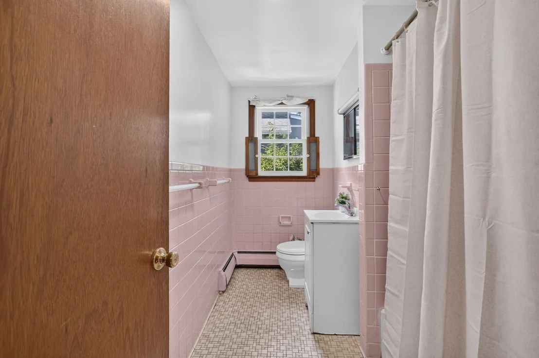 Photo of 24 Grapevine Ave