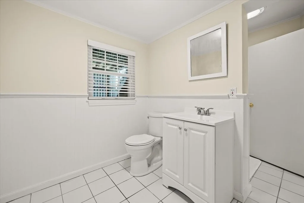 Photo of 1480 Great Plain Ave