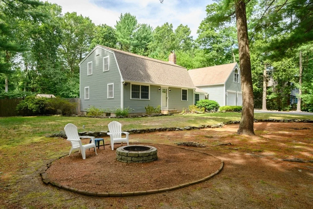 Photo of 86 Edgewater Dr