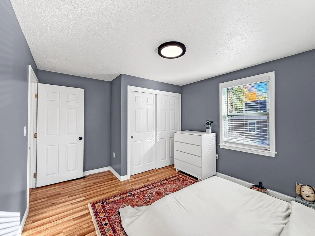 Photo of 23 Iona Ave