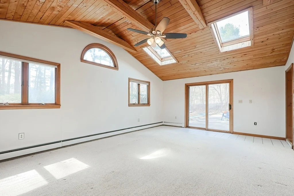 Photo of 10 Corrine Dr