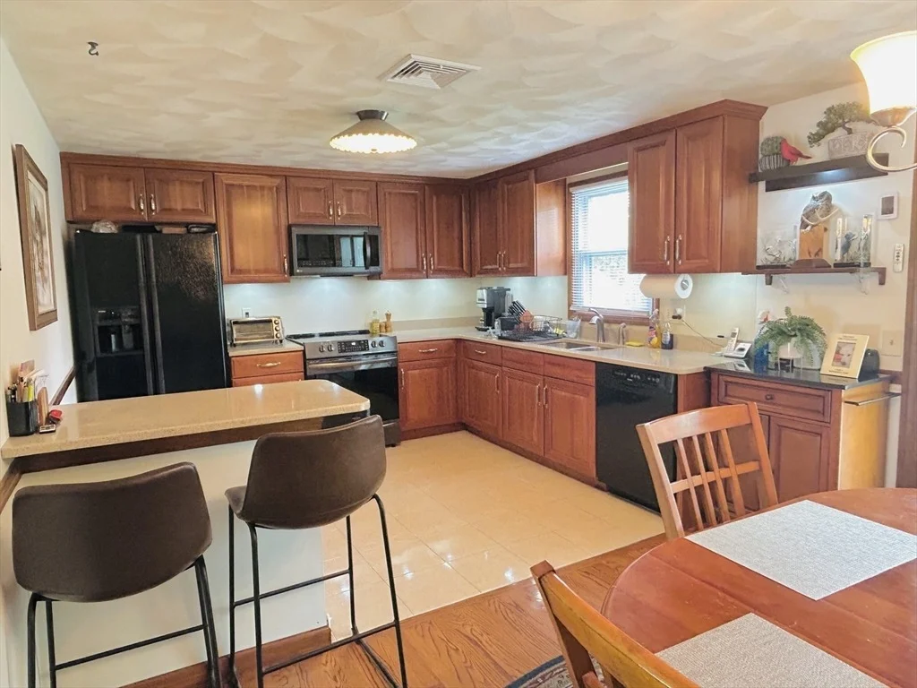 Photo of 166 Mohawk Dr