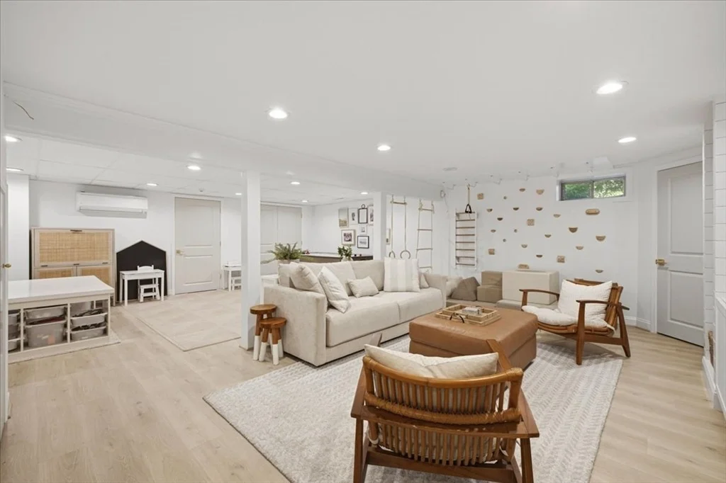 Photo of 37 Fox Den Rd