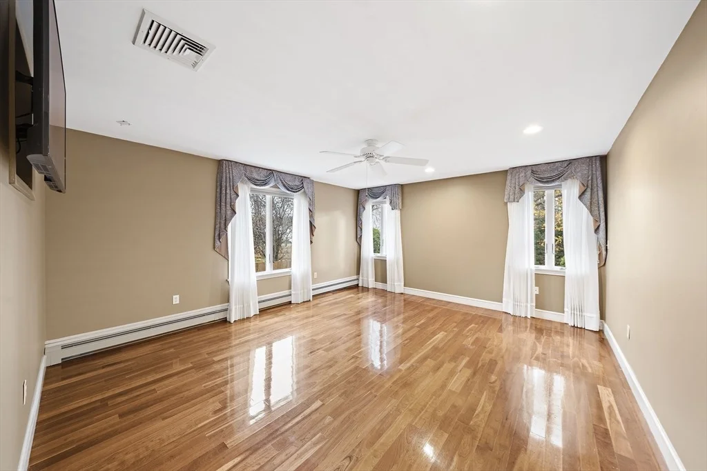 Photo of 10 Heritage Ln