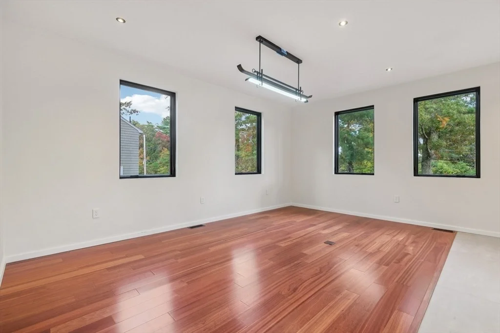 Photo of 883 Greendale Ave
