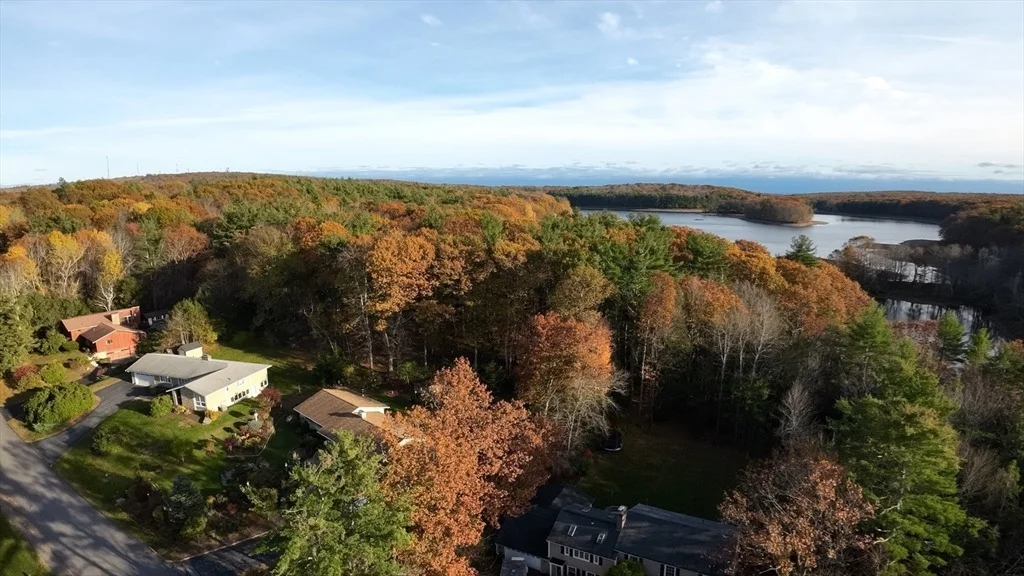 Photo of 17 Crowningshield Dr