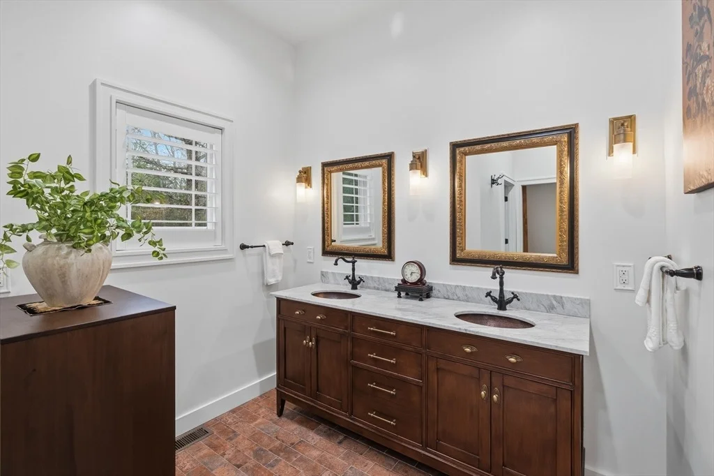 Photo of 158 Pinecrest Rd