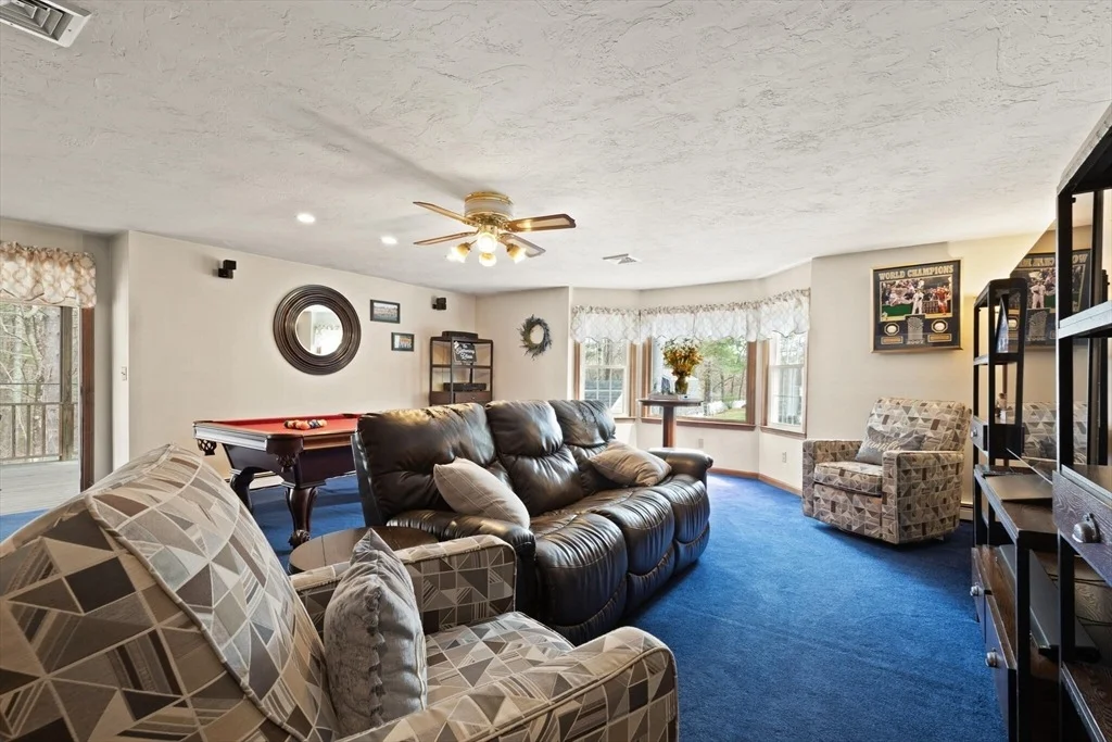 Photo of 35 Meadowbrook Dr