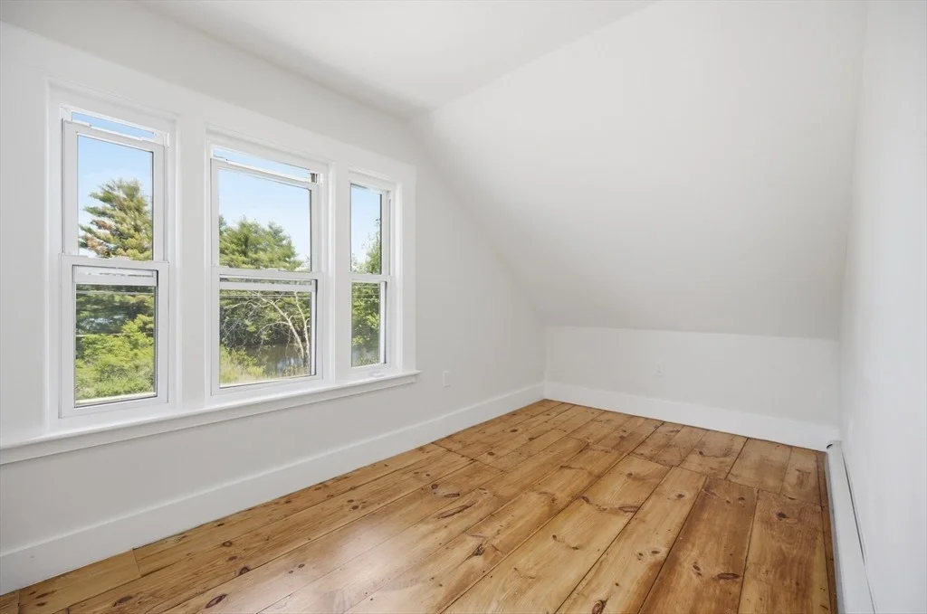 Photo of 323 Spring St