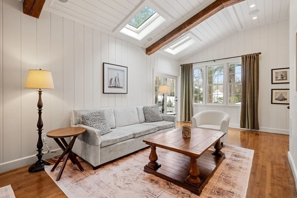 Photo of 25 Longmeadow Road