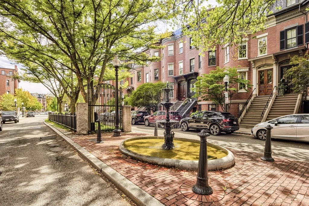 Photo of Unit 2 at 12 Braddock Park