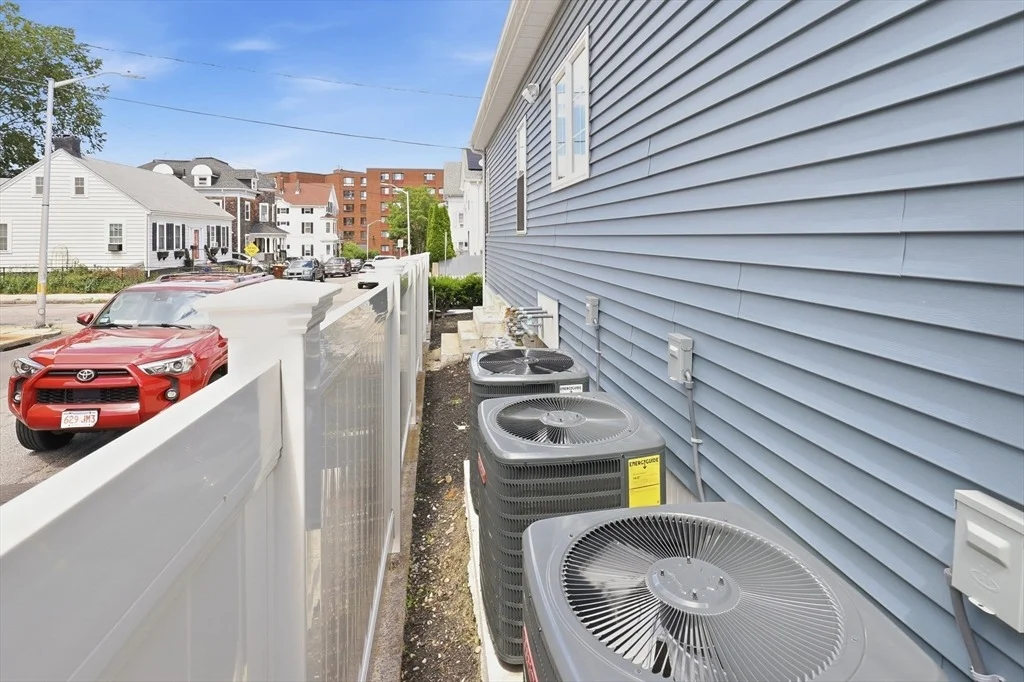 Photo of 489 Spring