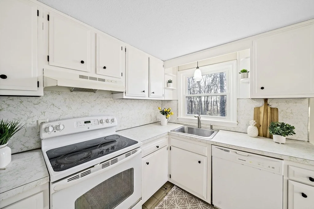 Photo of 38 Winthrop Dr