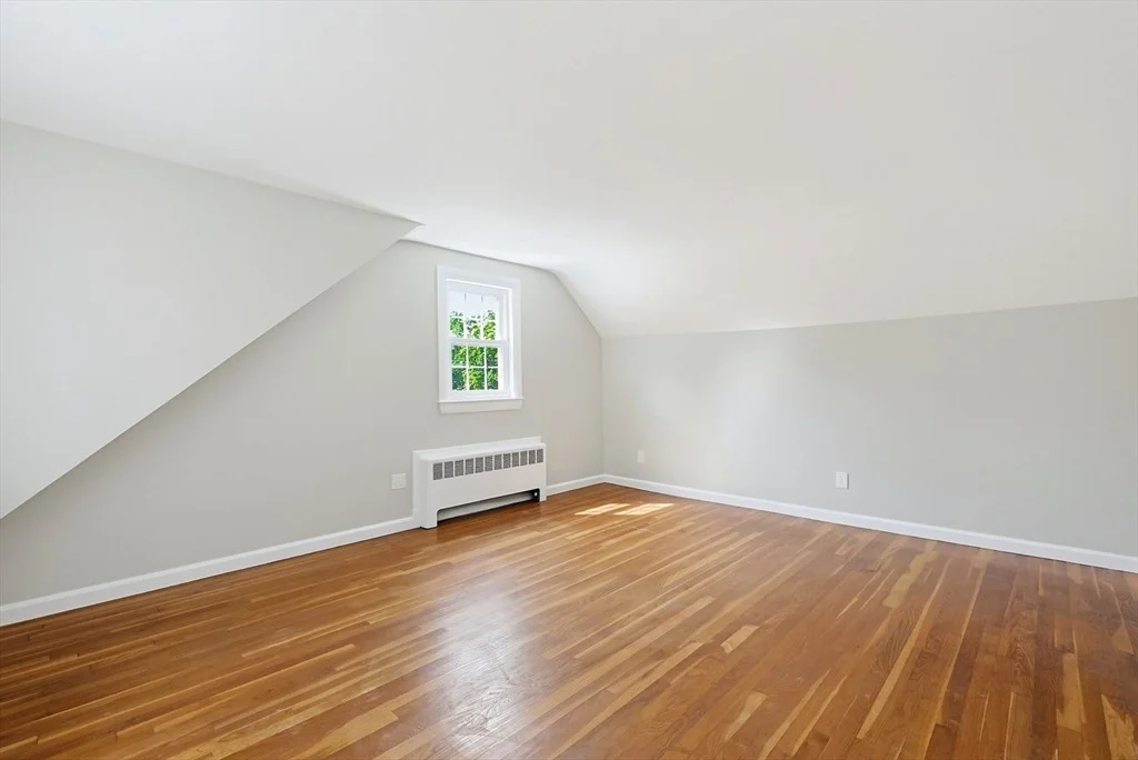 Photo of 4 Meadow Ln